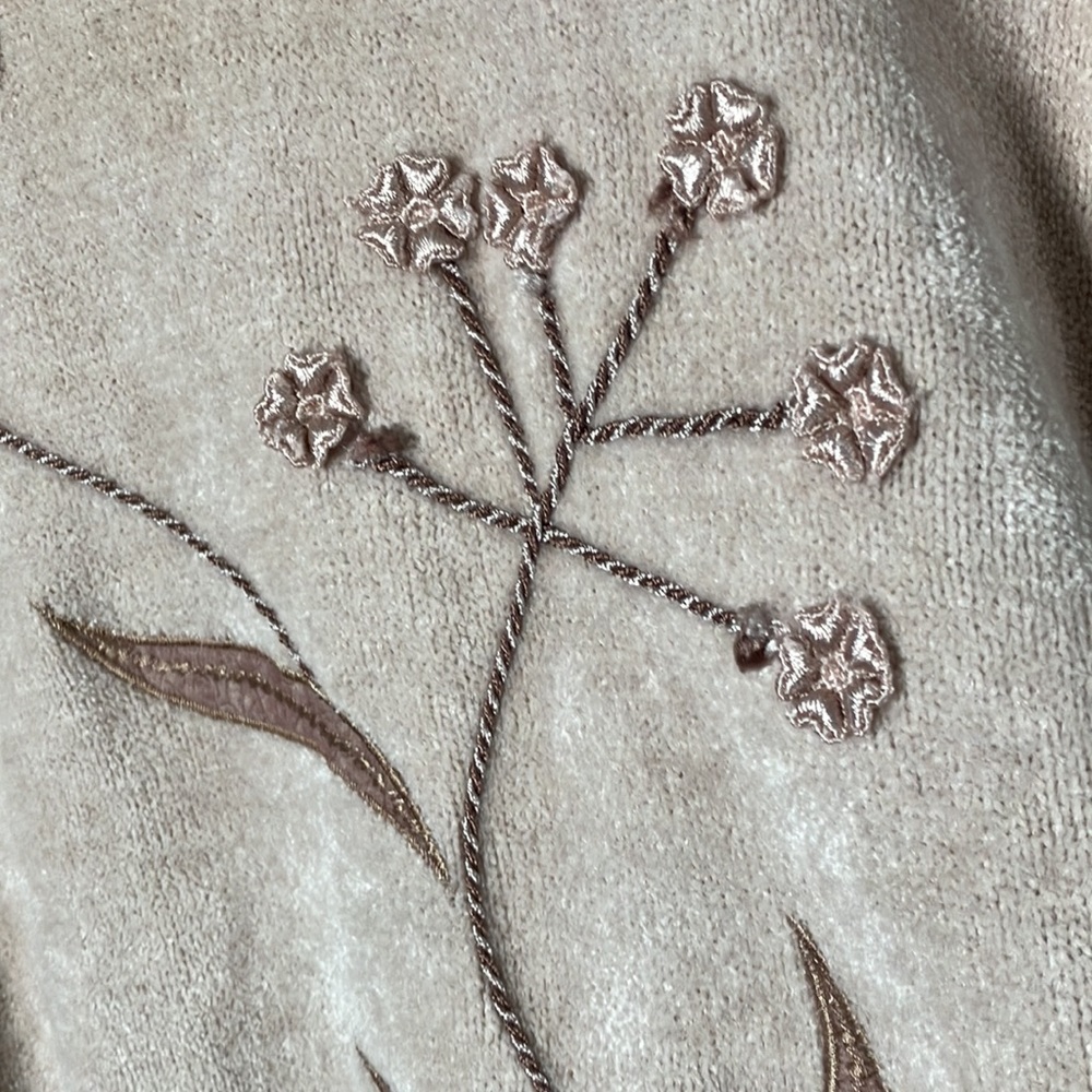 Vintage sweater chenille tan floral embroidery appliqué grandmacore - Picture 5 of 9